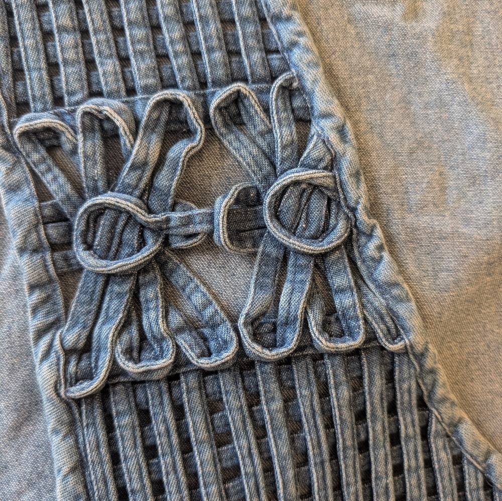 SALE $10 FINAL PRICE! Vintage denim vest, criss/cross braided w flowers, large - Picture 5 of 8
